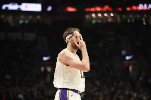 8435