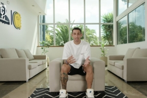 916697