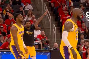 306253
