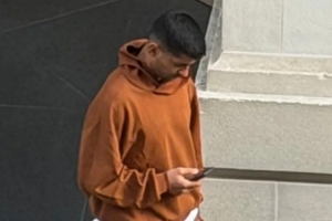 698808