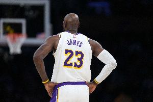 无解数据！詹姆斯系列赛1-0领先时已连赢20轮 季后赛生涯29胜2负