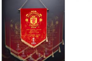 莫挨老子！欧联官方晒曼联图遭嫌弃：离我们远远的，去找切尔西！