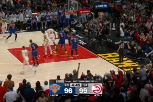 继续猛冲！库明加切入接球冲筐继续得分