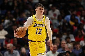 隐身人！拉拉维亚半场11分钟无出手得分仅1帽 1失误2犯规