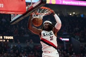 很好用！罗威半场2中2得5分5板2助1断 意外之喜飙中1记三分