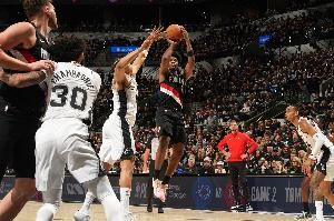 瓦塞尔：要用更强的身体对抗去限制亨德森 他打得太过得心应手了