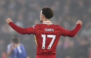 红军旧将：不明白琼斯为何不受斯洛特重用，麦卡踢那么差还能首发