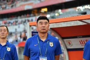 记者：泰山队战术问题比赛期调整难度挺大，传接球不容易提升