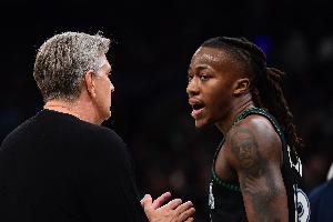 芬奇：道苏姆找回了冲击篮下的打法 这对他是宝贵的季后赛历练