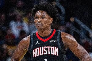 防住谁了？阿门半场6中3拿到8分1板3助 防守表现不佳