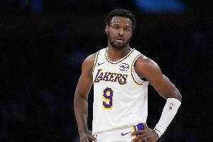 强度还是匹配不上！布朗尼半场替补3分16秒 1投0中仅有1次失误