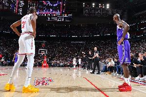 解说：面对包夹老詹总能做出最正确选择 KD却是一次又一次失误