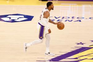 斯玛特：我们上半场大部分时间控制着球权 但最后4-5分钟有点失控