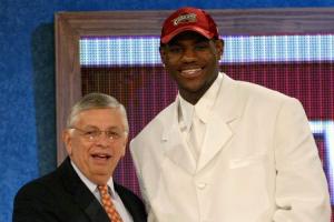 詹姆斯已在联盟征战8338天！追平威利斯并列保持NBA球龄最长纪录