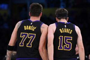 队记：里夫斯比东契奇复出希望大 因腹斜肌拉伤复发风险比腿筋小