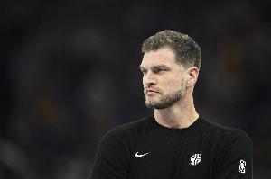 TA：新老板让大家提前退房导致按摩师无法服务 斯普利特有些不满