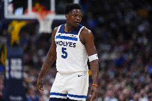 尼克·杨：爱德华兹是当今NBA技术最全面的球员 攻防兼备从不退缩