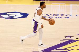 气势十足！斯玛特补篮命中 湖人以9-0攻击波结束首节&领先火箭7分