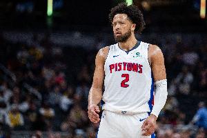 冲锋陷阵！坎宁安半场10中6砍15分4板3助 也有3失误