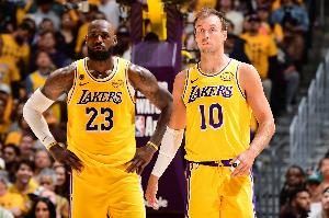 湖人战火箭G2首发：詹姆斯 肯纳德 斯玛特 八村塁 艾顿