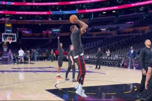 看起来无碍！杜兰特赛前训练 接球投篮、运球投篮都很丝滑