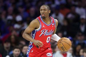 能攻善传！马克西半场14中6拿到15分7助 正负值+4