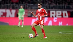 记者：格雷茨卡希望确保参加欧冠，不止尤文和米兰和他进行接触