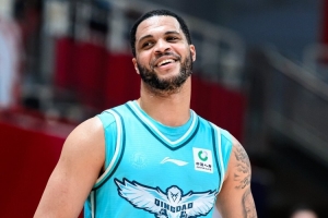 青岛队记：韦瑟斯庞伤愈复出 他与基诺内斯将是季后赛的最大利器