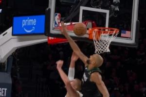 给约基奇防麻了？！约基奇突破再遭戈贝尔钉板大帽！本场16中4！