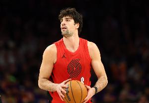 稳定发挥！阿夫迪亚半场9中4 得到12分1篮板1助攻