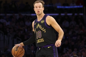 被盯防依然有贡献！肯纳德半场9中5&三分5中2拿到12分2板