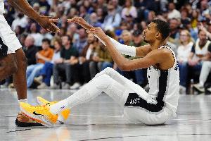 影响不大？马刺常规赛对阵开拓者2胜1负 3场比赛文班都没打