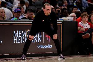 纳斯：G1我们确实是惨败收场 G2大家要拿出更好的比赛表现