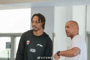 京媒：阿隆德斯·威廉姆斯完成注册可打最后一轮 贝利取消了注册