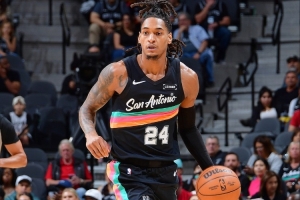 错失绝平！瓦塞尔16投6中&三分5中0 得到16分12板2助3断