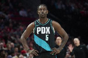 两冠后卫不是吹的！霍勒迪16分5板9助1断2帽 贡献反超两分+关键板