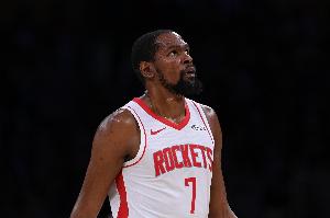 肯纳德：KD总会得分的 只能努力限制他的出手 给他身体对抗