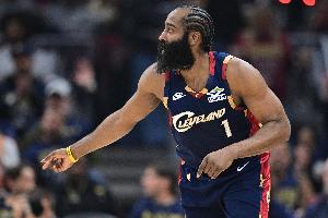 失误太多了！哈登13投5中拿到18分4板4助 8次失误苦吞里程悲