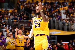 体育平台预测詹姆斯下赛季去向：50%留湖人或退役 24%回骑士