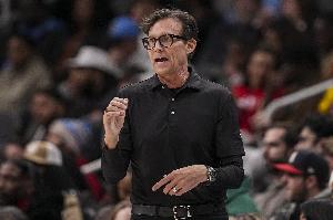 斯奈德：队员们很努力&彼此分享球 这就是我喜欢这个团队的地方