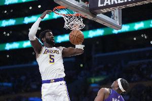 俩空接很精彩！艾顿8中3拿到6分5板1助1帽 空接隔扣申京很硬