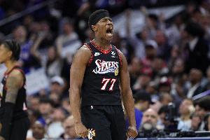 苏群：绿军和76人内线都不突出 比的其实就是进攻效率