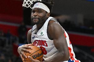 斯图尔特：我很乐意扛起我们球队的气质 这就是我的本色