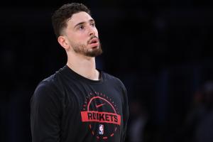 全明星中锋就这？申京战湖人两场共39投仅15中 火箭大比分0-2落后