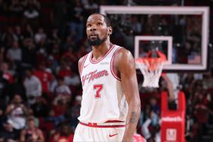 Shams：杜兰特热身后决定是否出战 队内消息人士相信他能上场！