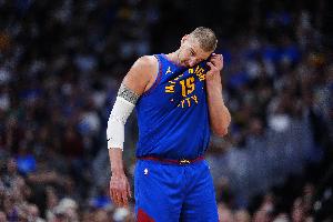 26中7！阿德尔曼：约基奇今晚只是没投进 他状态不佳 这时有发生