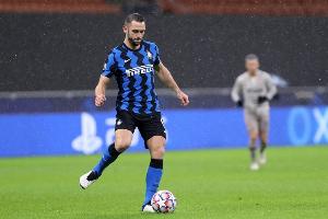 未进比赛名单！记者：德弗里在对阵卡利亚里的比赛中胸部严重挫伤