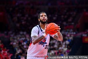 鲁媒：克里斯的伤情恢复不错 但是并未完全康复