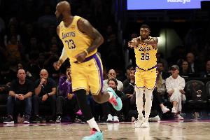 詹姆斯：东契奇里夫斯缺阵 我们都在努力把握机会 斯玛特意义重大