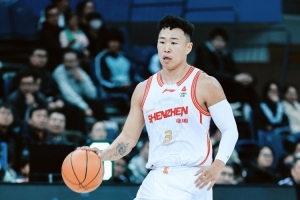 强得很！贺希宁半场7中5高效拿下13分3板2助